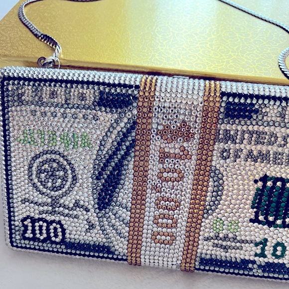 Clutch - Picture 5 of 7